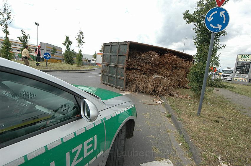 LKW umgestuerzt SVG Eifeltor Rondorf Fotos Fuchs D91.jpg